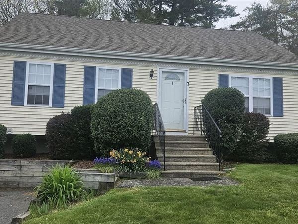 7 Tynan Ave, Taunton, MA 02718