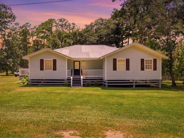 26 2nd St., Poplarville, MS 39470