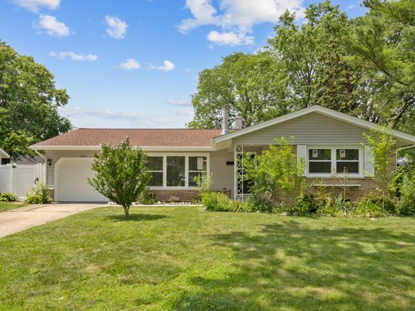 1060 Warwick Lane , Elk Grove Village, IL 60007