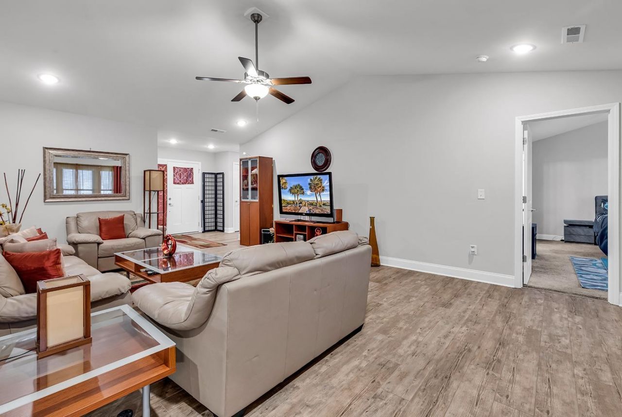 323 Borrowdale Dr.  Photo 6