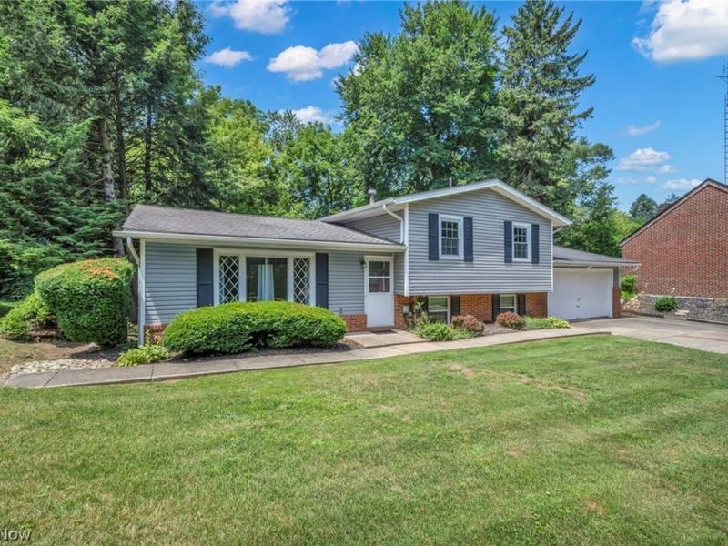 2725 Roberts Avenue NW, Canton, OH 44709 Photo 2