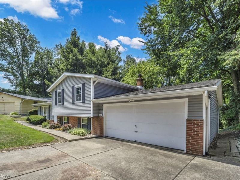 2725 Roberts Avenue NW, Canton, OH 44709 Photo 3