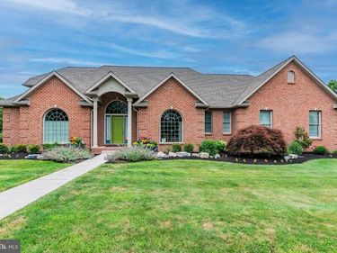 33 EMLYN LANE, MECHANICSBURG, PA 17055