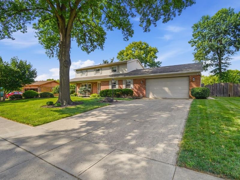 680 Silverhedge Drive, Springfield Twp., OH 45231 Photo 3