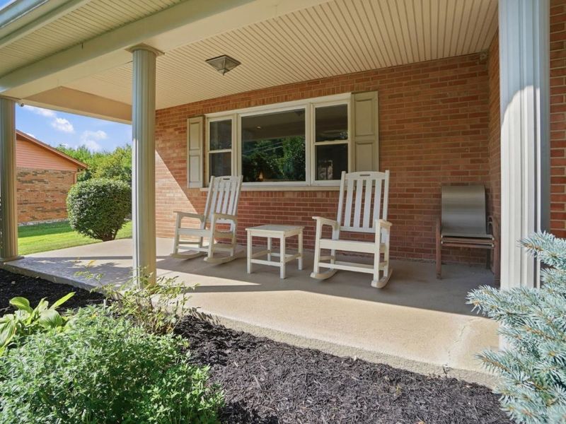 680 Silverhedge Drive, Springfield Twp., OH 45231 Photo 4