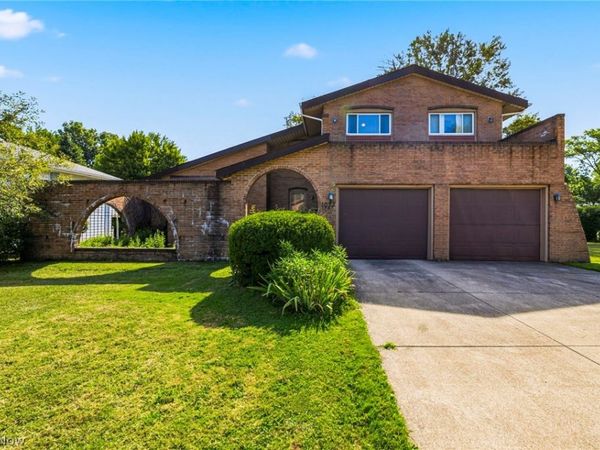 1077 Brainard Road , Highland Heights, OH 44143