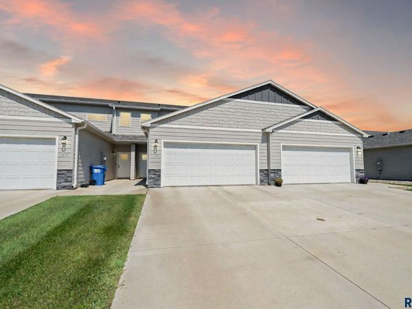 8133 E Tencate Pl, Sioux Falls, SD 57110