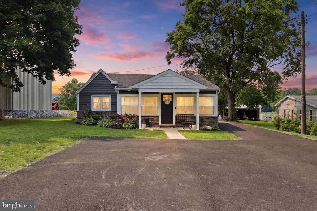 6179 YORK ROAD, SPRING GROVE, PA 17362