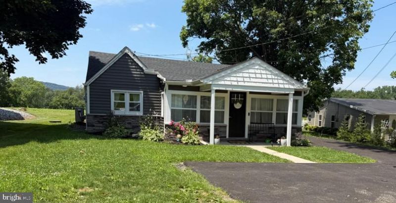 6179 YORK ROAD, SPRING GROVE, PA 17362
