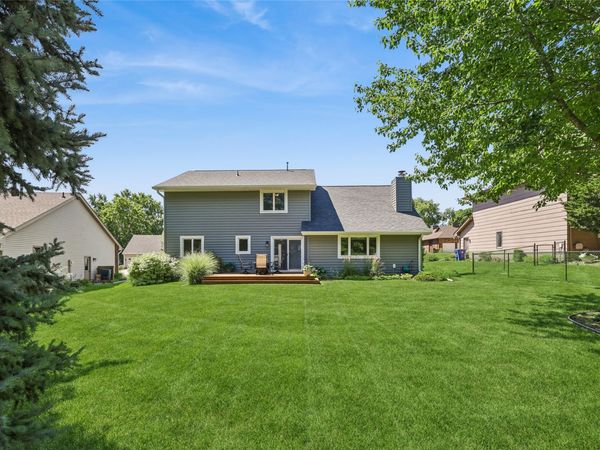 9617 Tanglewood Drive, Urbandale, IA 50322