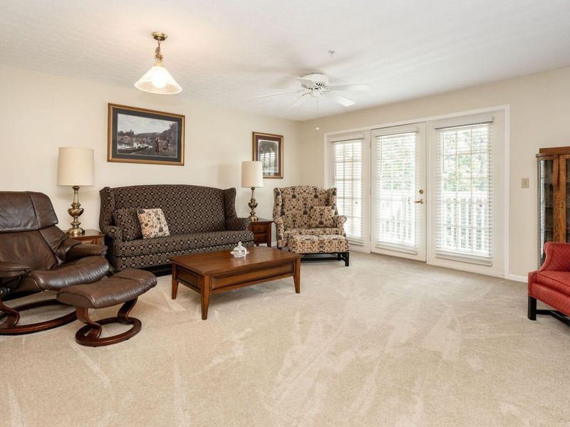 5935 N High Street, Unit 305, Worthington, OH 43085 Photo 2