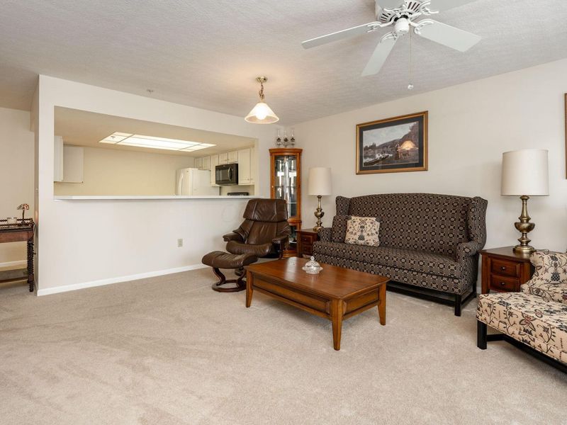 5935 N High Street, Unit 305, Worthington, OH 43085 Photo 3