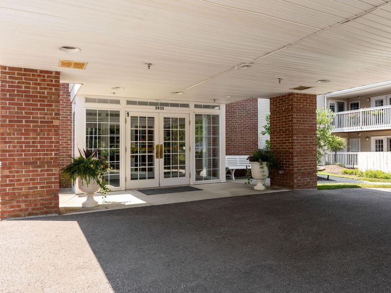 5935 N High Street, Unit 305, Worthington, OH 43085 Photo 30