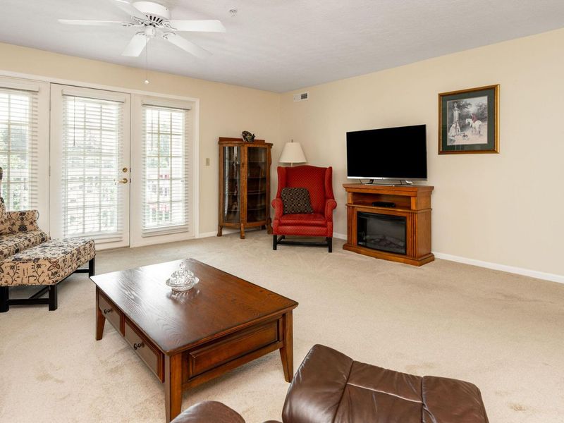 5935 N High Street, Unit 305, Worthington, OH 43085 Photo 4