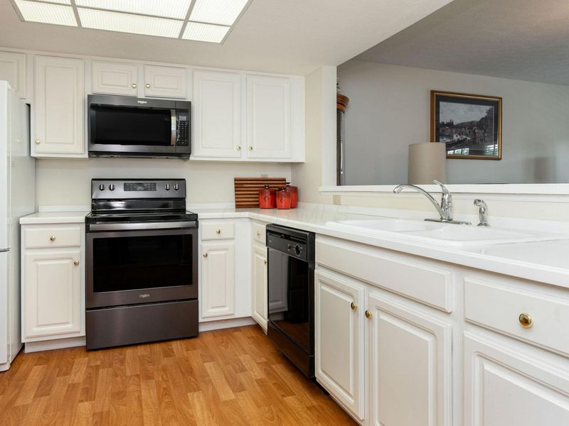5935 N High Street, Unit 305, Worthington, OH 43085 Photo 5