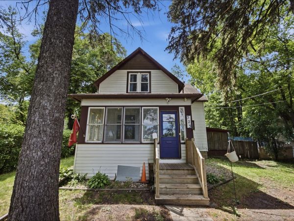 523 10th Street S, Moorhead, MN 56560