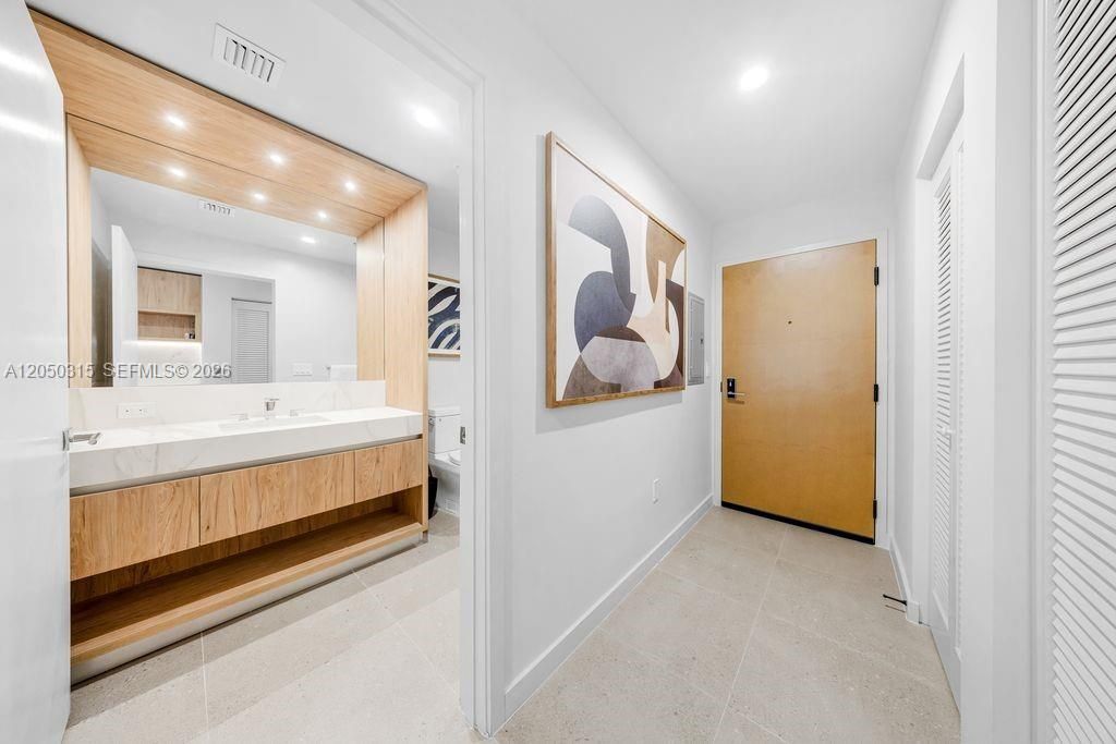 11 NE 6th St , Unit 1106, Miami, FL 33132 Photo