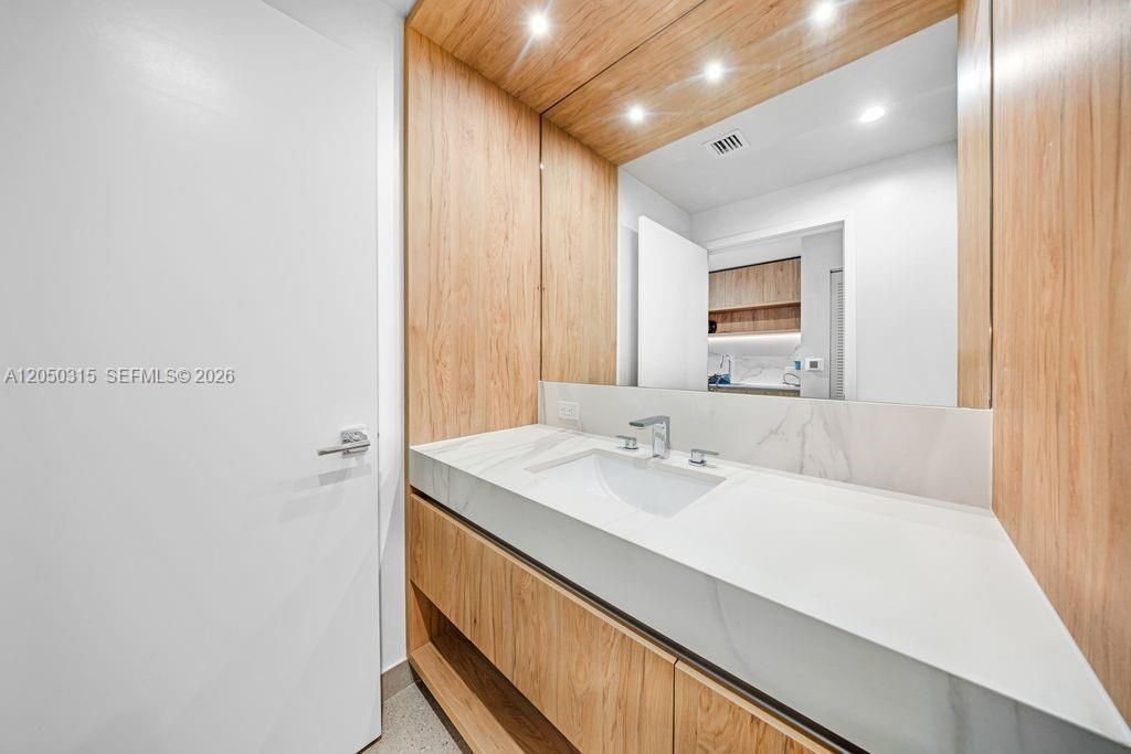 11 NE 6th St , Unit 1106, Miami, FL 33132 Photo
