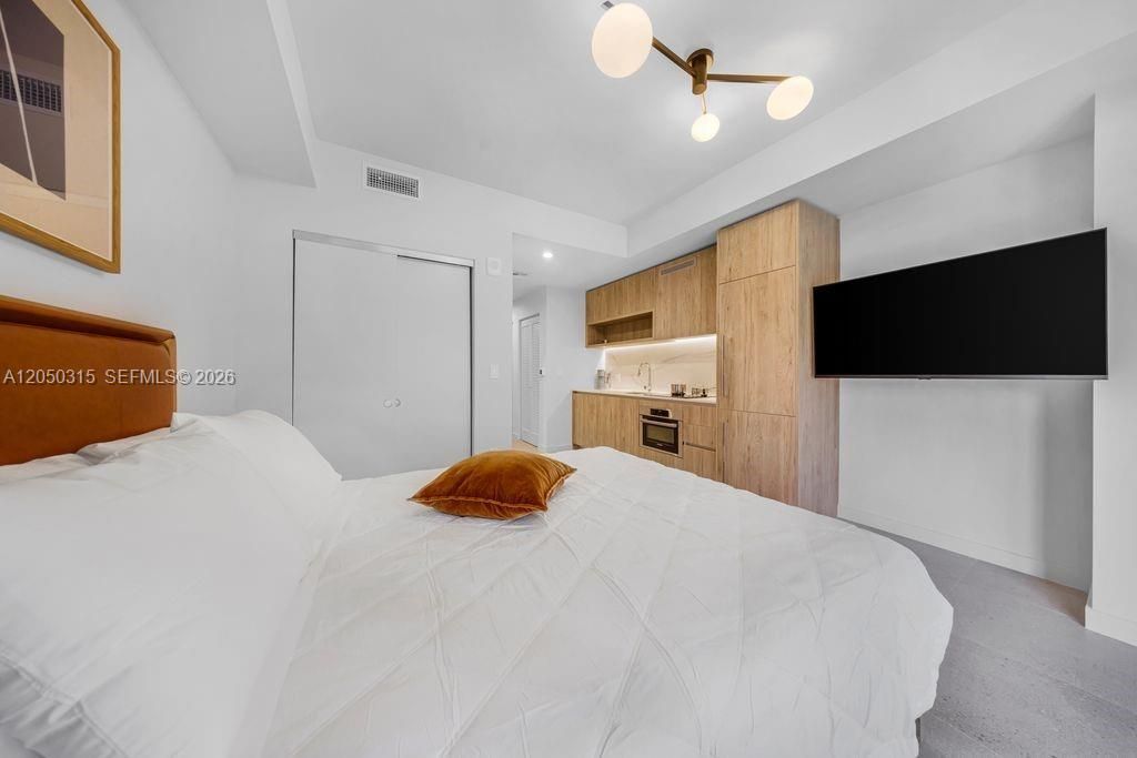 11 NE 6th St , Unit 1106, Miami, FL 33132 Photo
