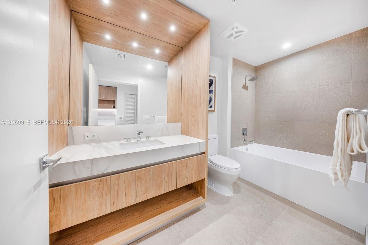 11 NE 6th St , Unit 1106, Miami, FL 33132 Photo