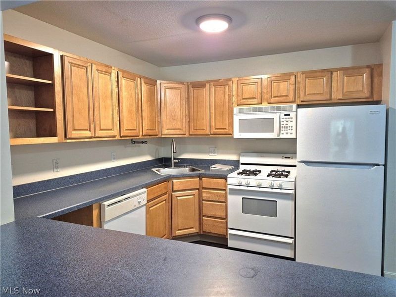 1209 Summerfield Lane NE, Warren, OH 44483 Photo 9