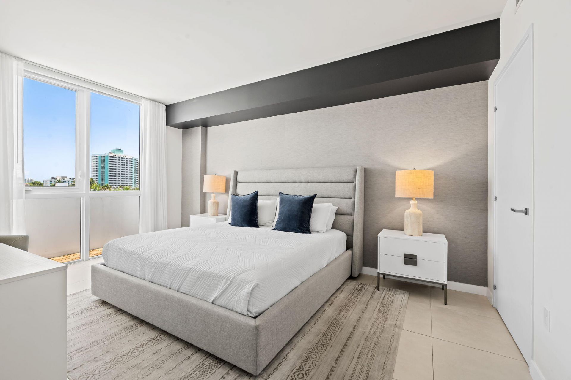 401 N Birch Road, Unit 409, Fort Lauderdale, FL 33304 Photo