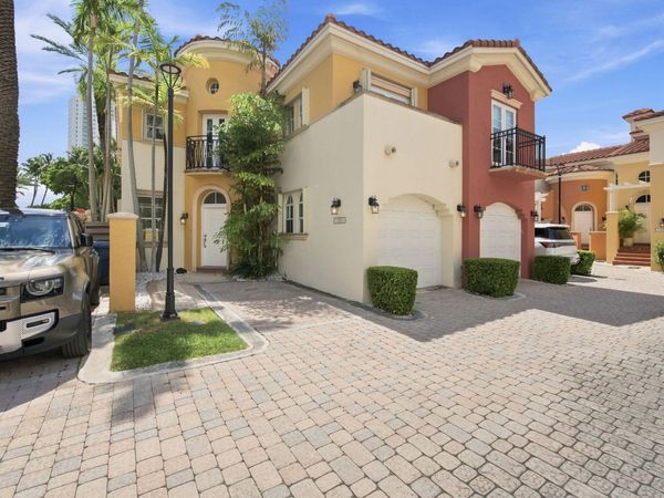 18385 NE 30TH Place, Unit 18385, Aventura, FL 33160