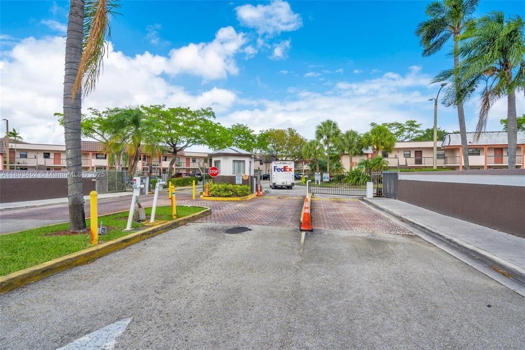 870 NE 207th Terrace, Unit 204-9, Miami, FL 33179 Photo