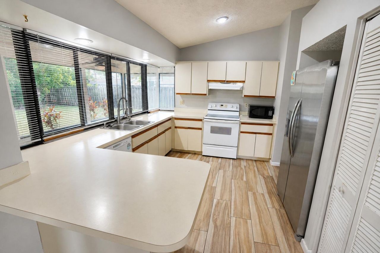 867 SE Starflower Avenue, Port Saint Lucie, FL 34983 Photo