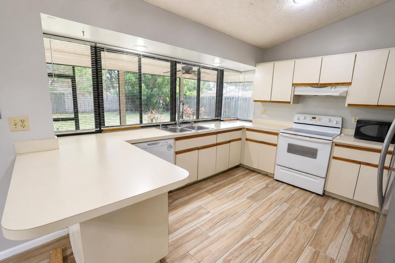 867 SE Starflower Avenue, Port Saint Lucie, FL 34983 Photo