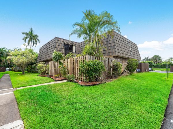 1534 FOREST LAKES Circle, Unit D, West Palm Beach, FL 33406