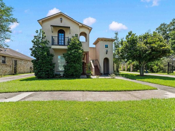 10143 Old World Dr, Baton Rouge, LA 70817