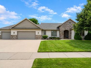 117 Grovebrook Drive, Mankato, MN 56001