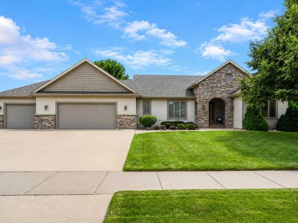 117 Grovebrook Drive, Mankato, MN 56001