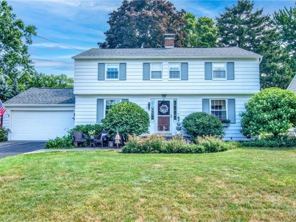 118 Iroquois Lane, Liverpool, NY 13088