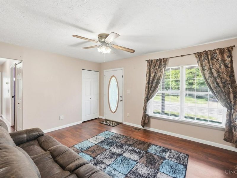 98 Millard Drive, Franklin, OH 45005 Photo 9