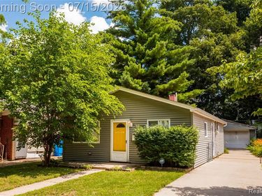 27842 Lenox Avenue, Madison Heights, MI 48071
