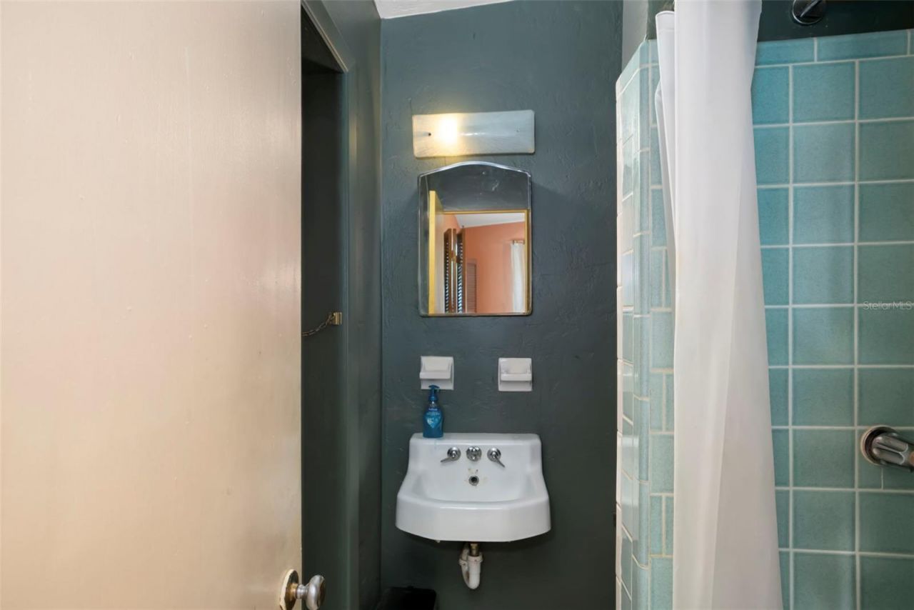 2742 S East Avenue , Sarasota, FL 34239 Photo