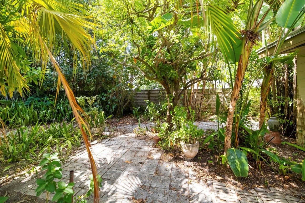 2742 S East Avenue , Sarasota, FL 34239 Photo