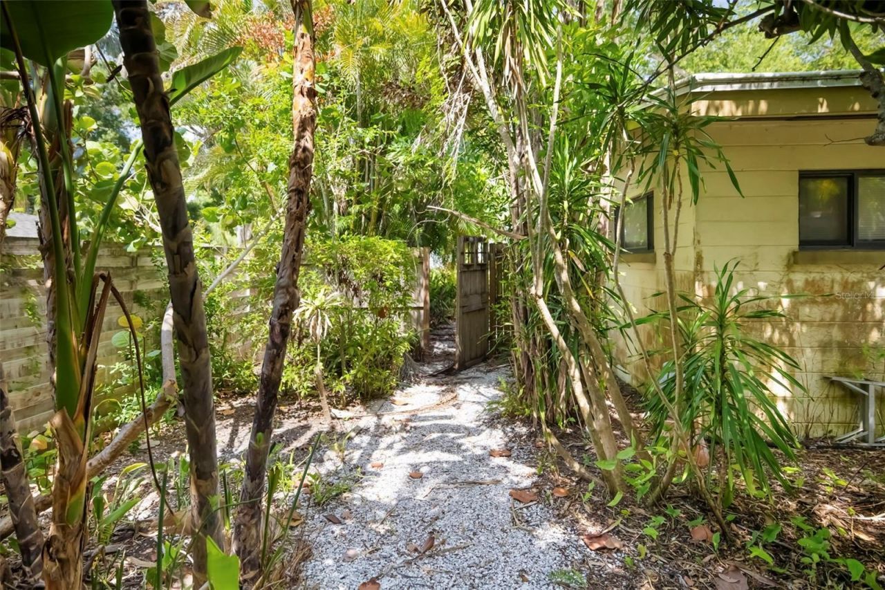 2742 S East Avenue , Sarasota, FL 34239 Photo