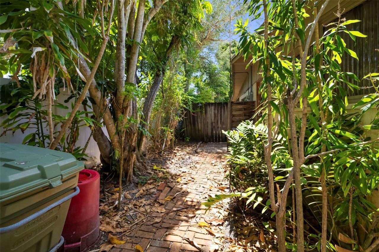 2742 S East Avenue , Sarasota, FL 34239 Photo