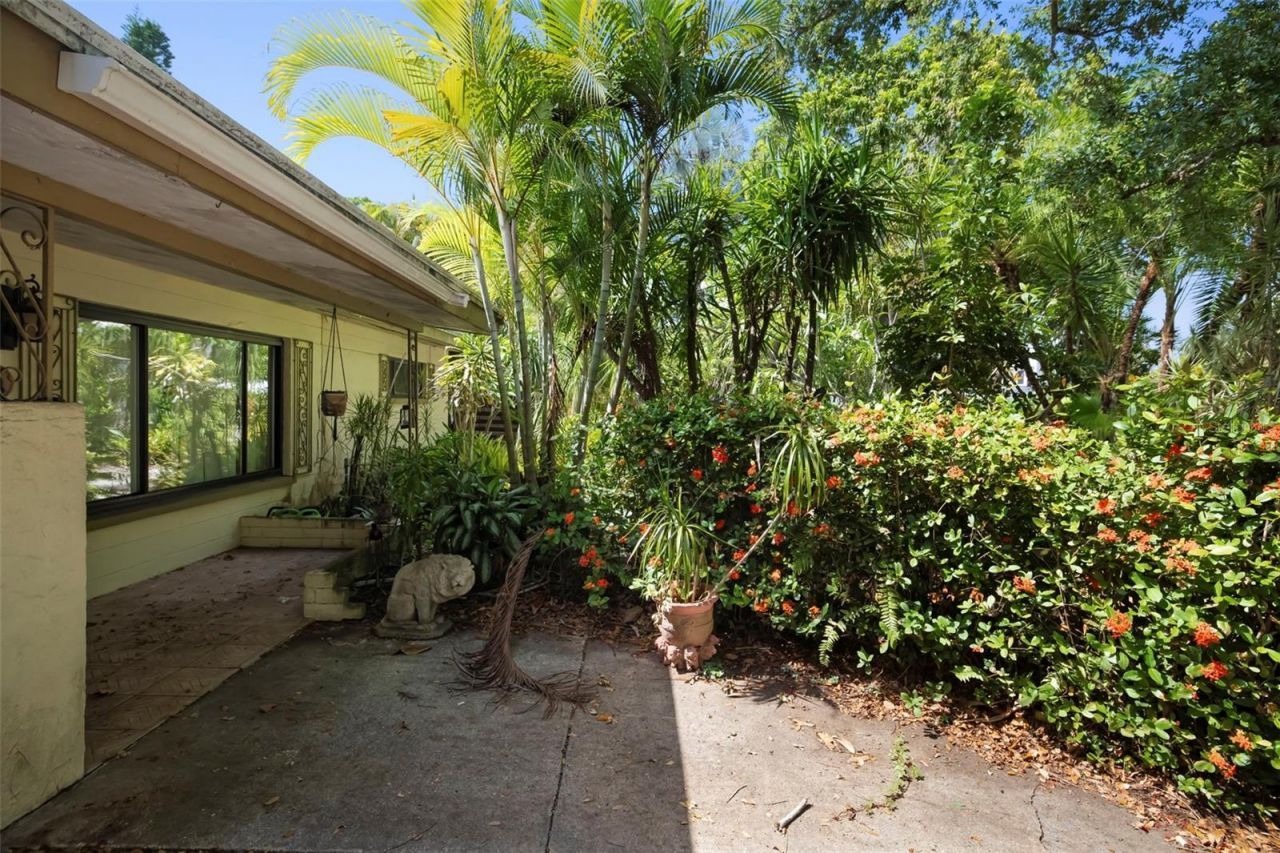 2742 S East Avenue , Sarasota, FL 34239 Photo