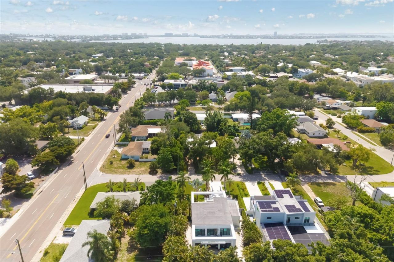 2742 S East Avenue , Sarasota, FL 34239 Photo