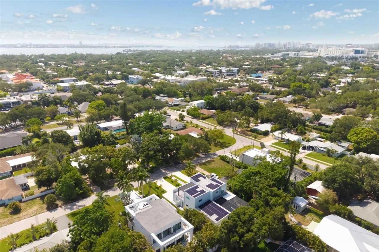 2742 S East Avenue , Sarasota, FL 34239 Photo
