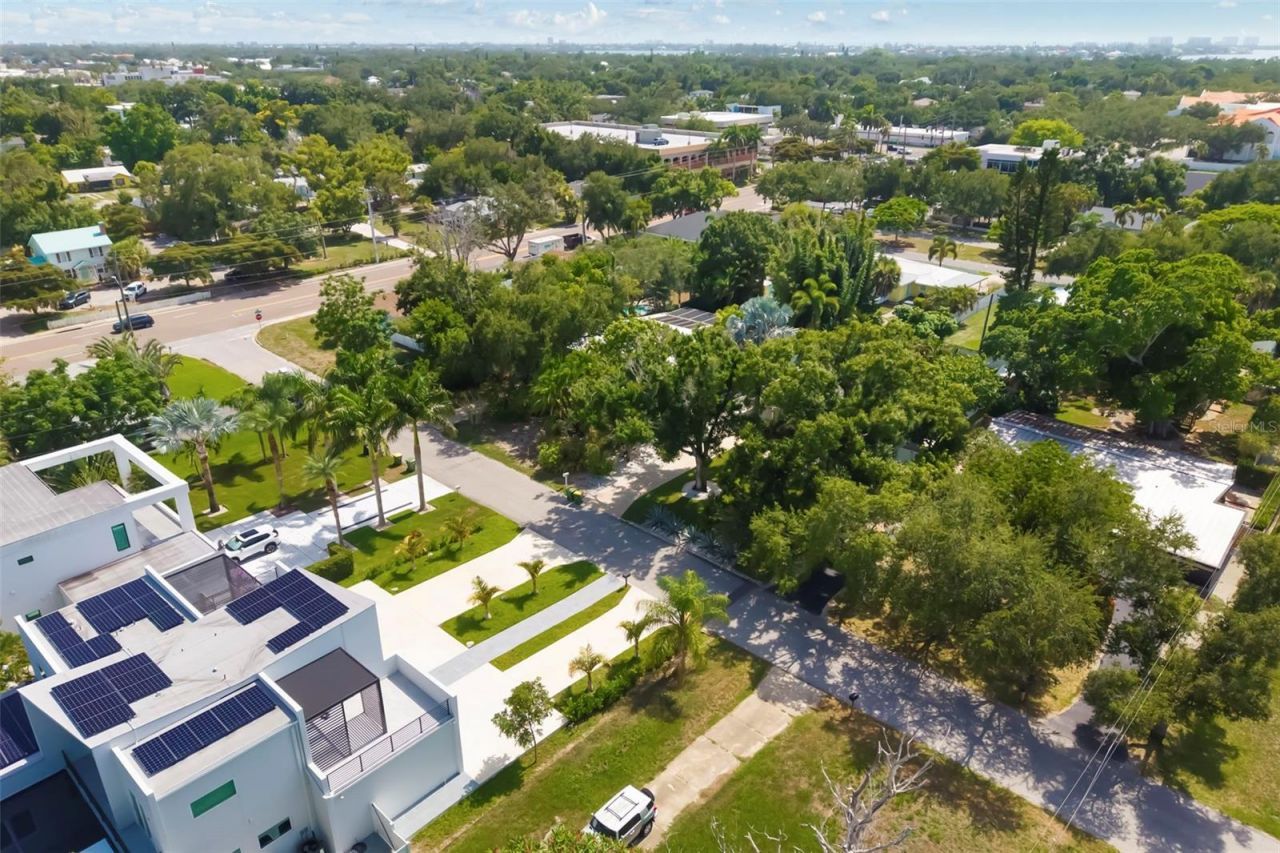 2742 S East Avenue , Sarasota, FL 34239 Photo
