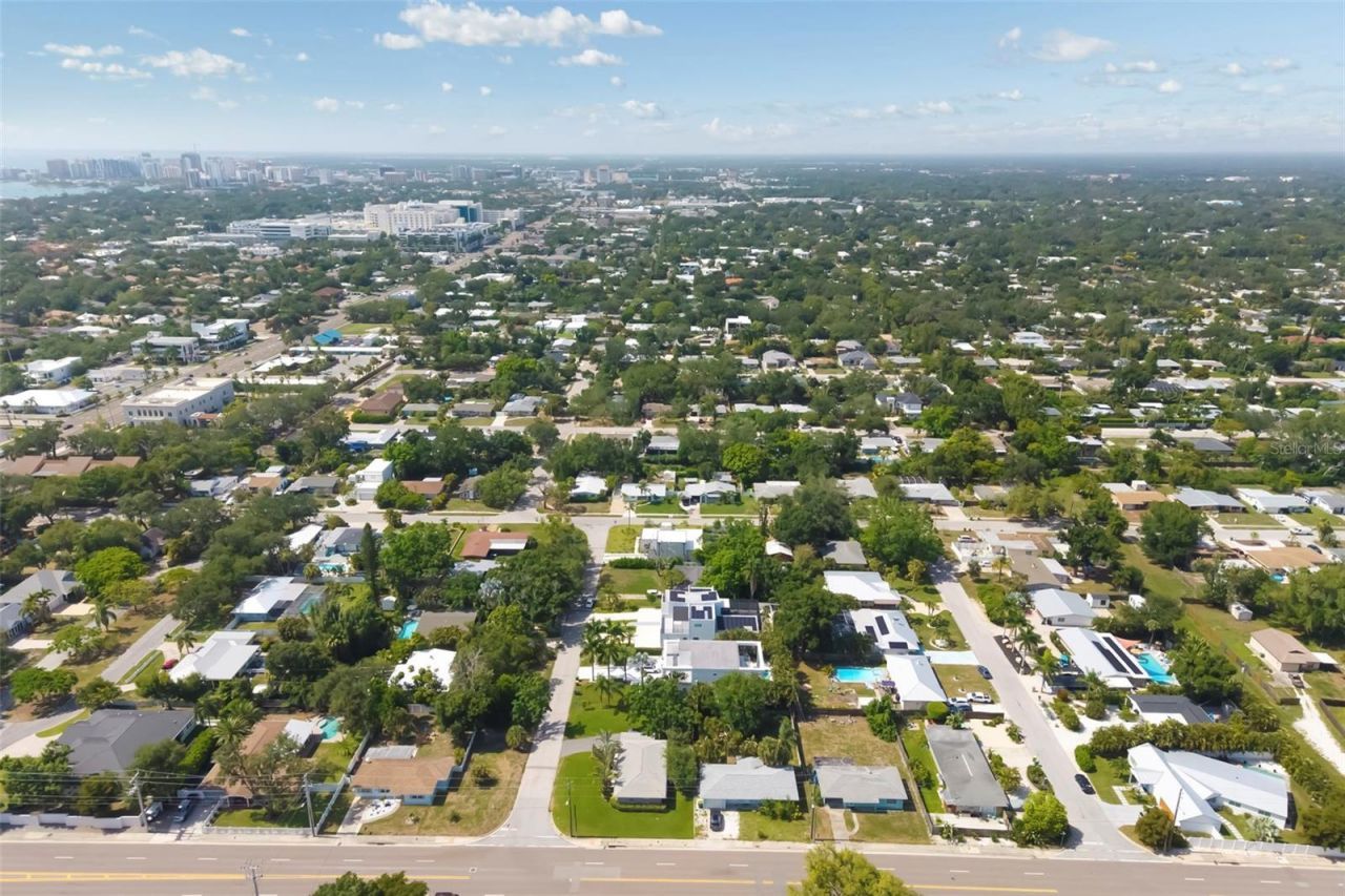 2742 S East Avenue , Sarasota, FL 34239 Photo