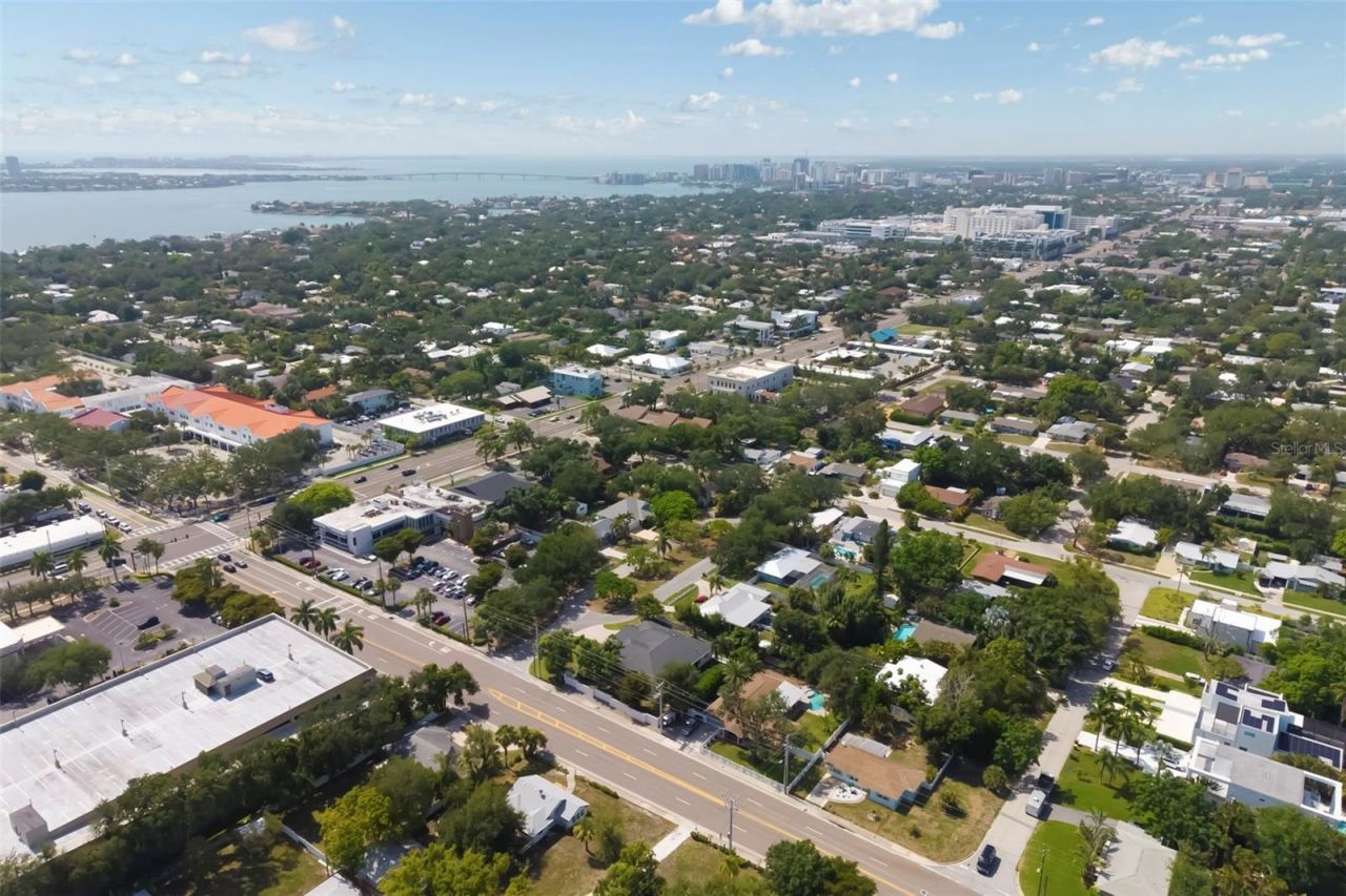 2742 S East Avenue , Sarasota, FL 34239 Photo