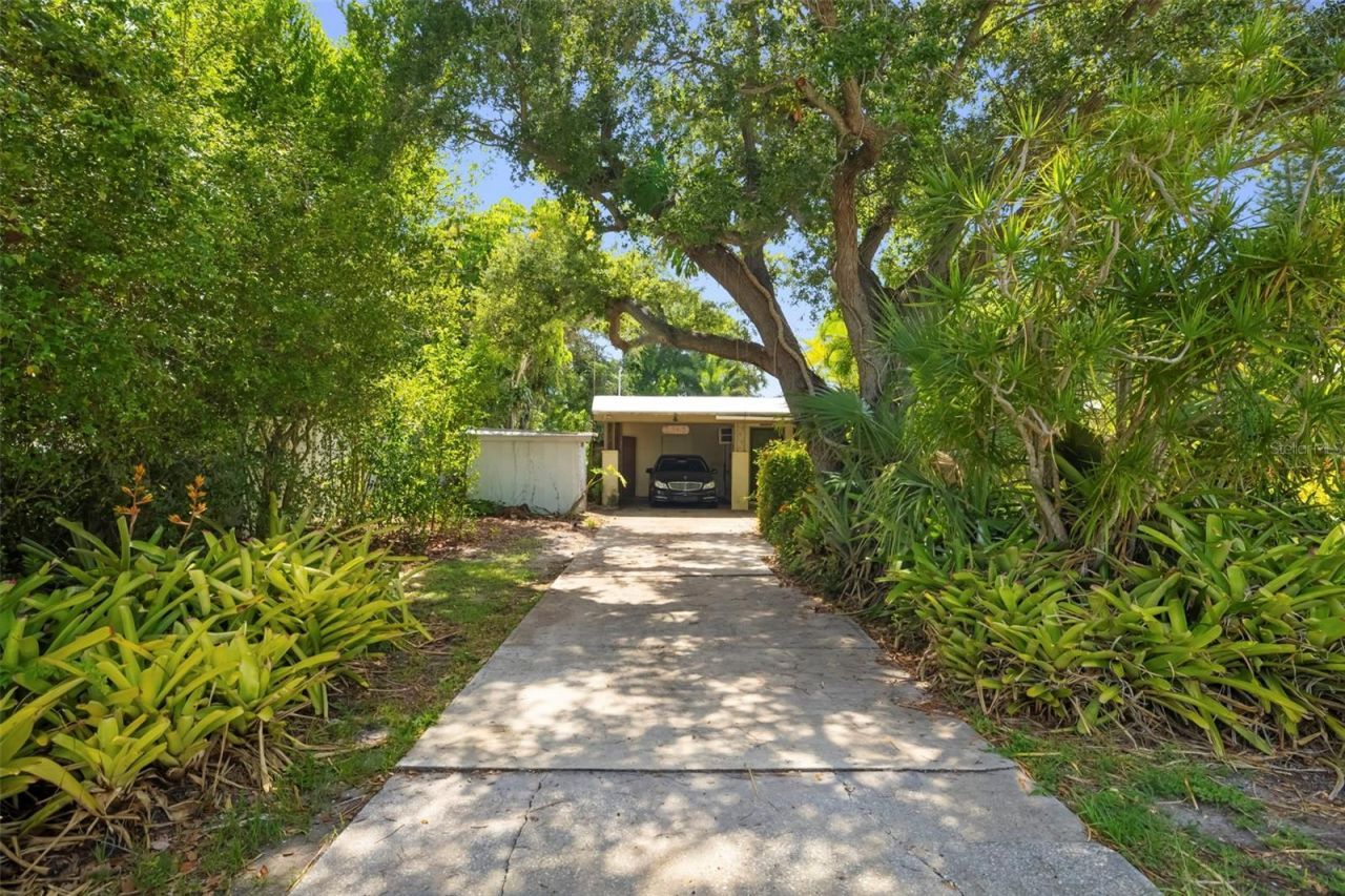 2742 S East Avenue , Sarasota, FL 34239 Photo