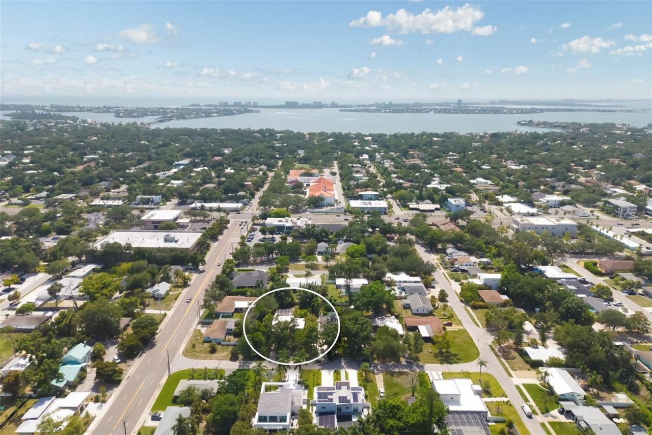 2742 S East Avenue , Sarasota, FL 34239 Photo