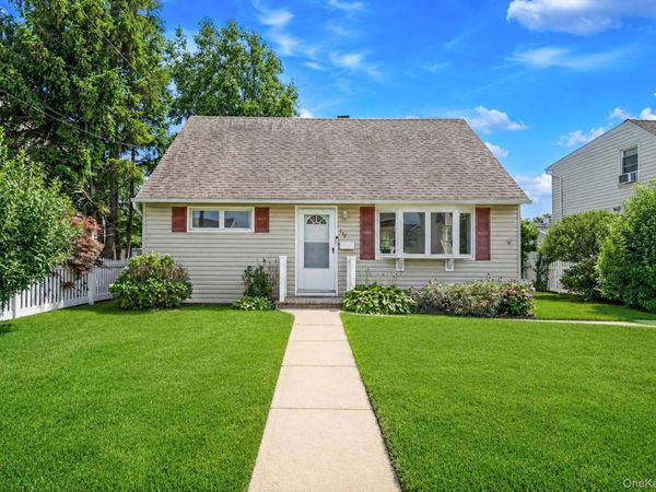 112 Franklin Place, Massapequa, NY 11758